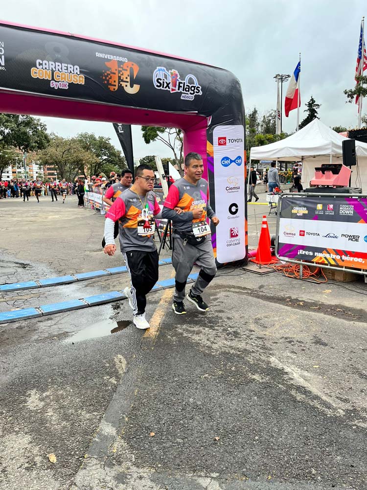 carrera mosaico down six flags